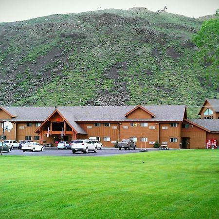 Yellowstone Village Inn And Suites Gardiner Exteriér fotografie
