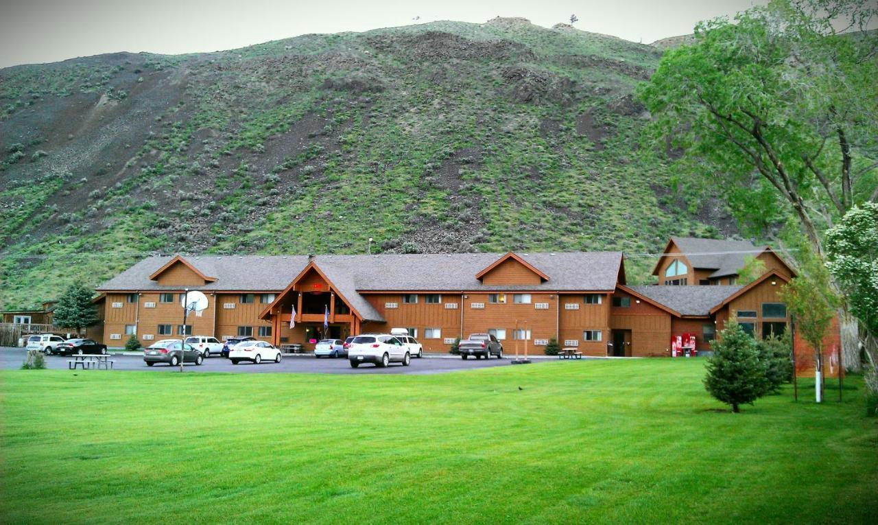 Yellowstone Village Inn And Suites Gardiner Exteriér fotografie
