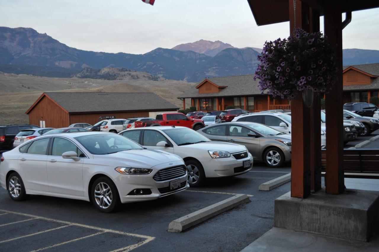 Yellowstone Village Inn And Suites Gardiner Exteriér fotografie