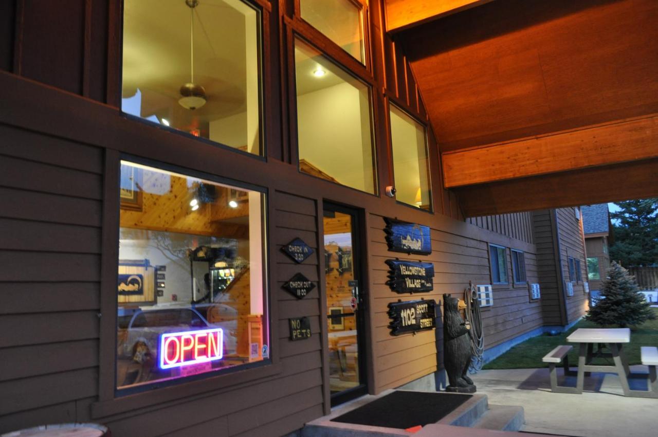 Yellowstone Village Inn And Suites Gardiner Exteriér fotografie