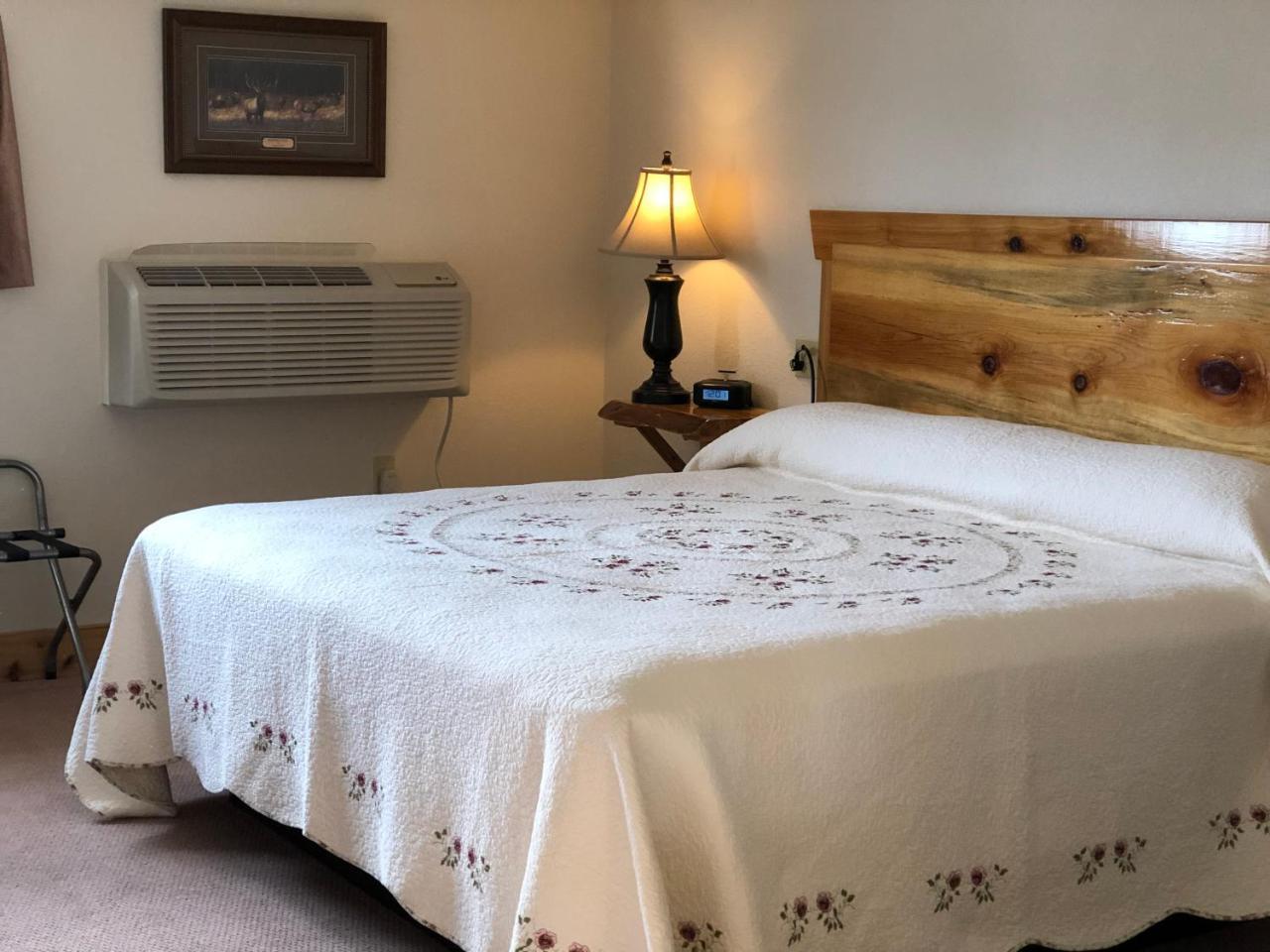 Yellowstone Village Inn And Suites Gardiner Exteriér fotografie