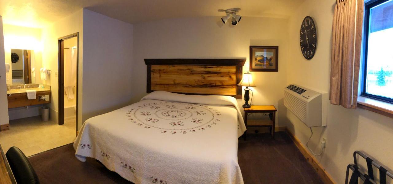 Yellowstone Village Inn And Suites Gardiner Exteriér fotografie