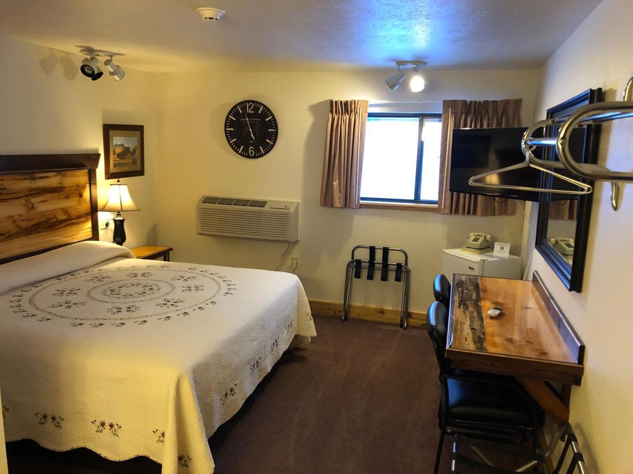 Yellowstone Village Inn And Suites Gardiner Exteriér fotografie