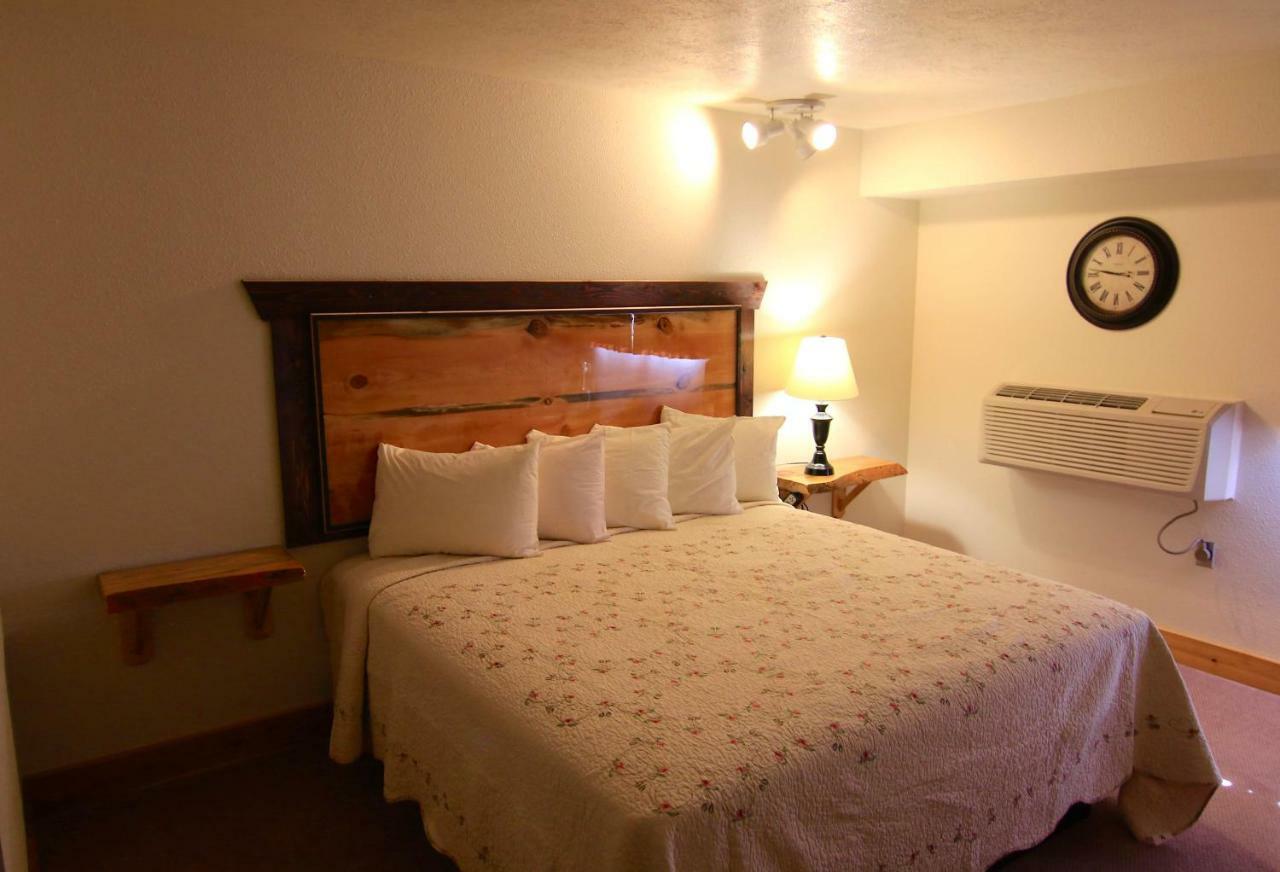 Yellowstone Village Inn And Suites Gardiner Exteriér fotografie