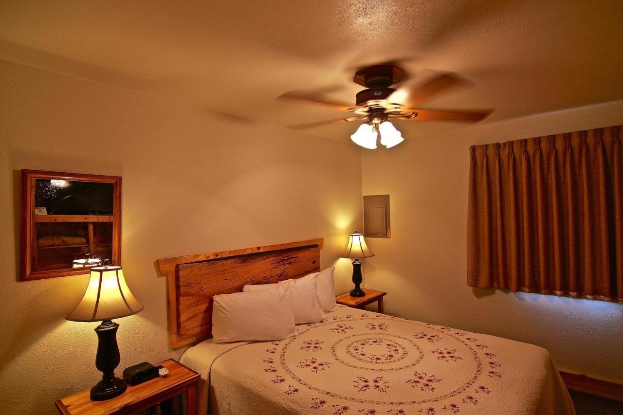 Yellowstone Village Inn And Suites Gardiner Exteriér fotografie